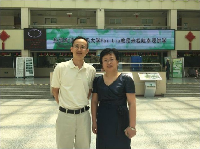 胡敏副院长陪同Fei Liu副教授参观我院